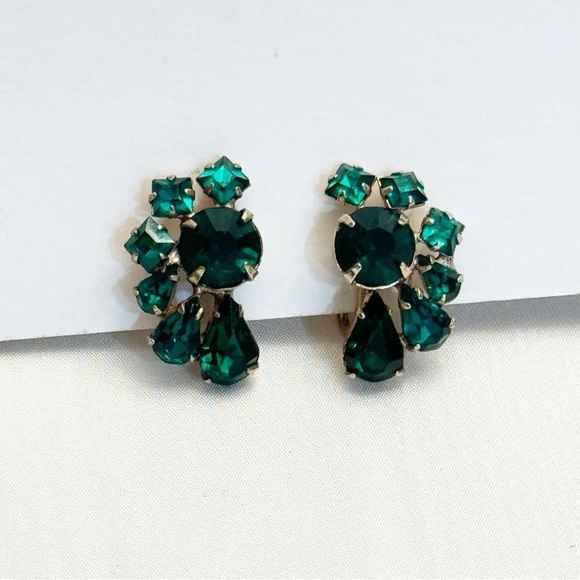 Beautiful Uranium Crystal Rhinestone Emerald Green Clip On Earrings Vintage - Picture 3 of 14